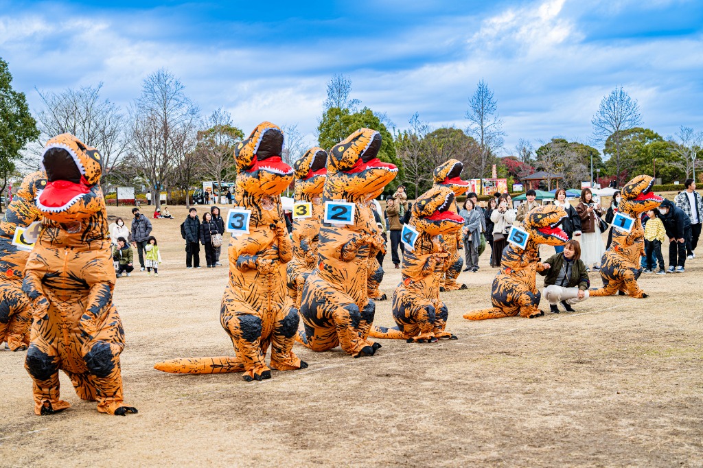 ティラノ着ぐるみレース